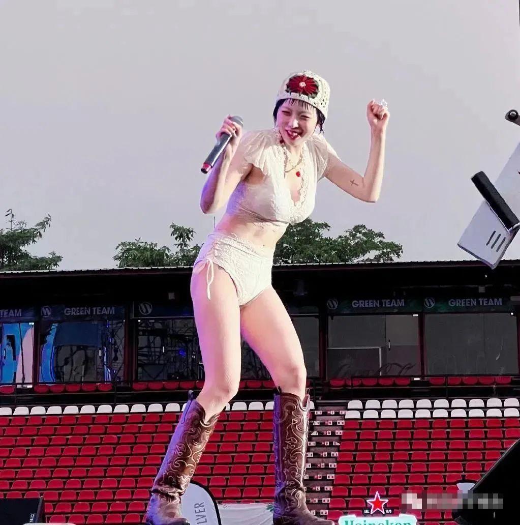 韩国女星近期着装精选,韩国女星暴露着装引争议