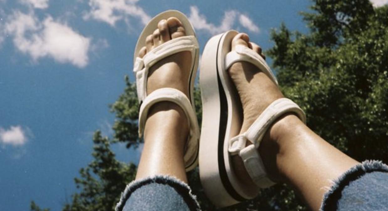 户外人生专栏,户外旅游涉水凉鞋