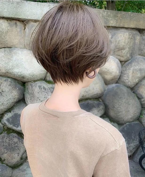 50岁后的女人，留什么短发好打理显年轻？