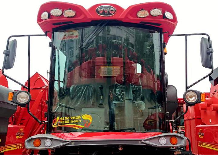 最新款三行玉米收获机,3万左右的玉米收获机