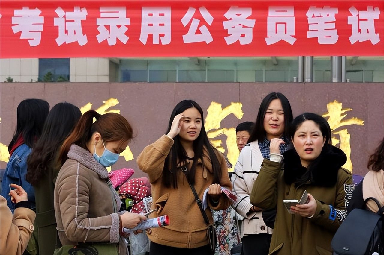 没有选择考研而是选择考公后悔吗,到底是考研还是考公好迷茫