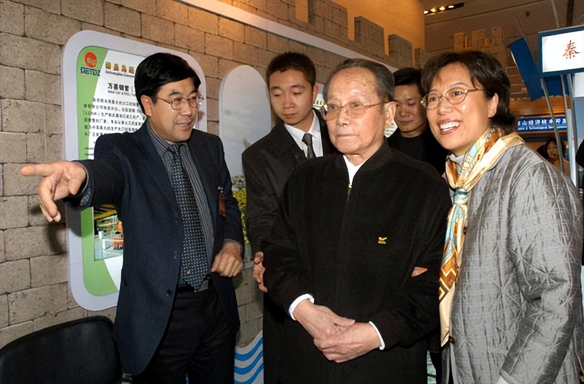 他是改革开放先驱者之一，*小平邓**对他的评价极高，活到了95岁