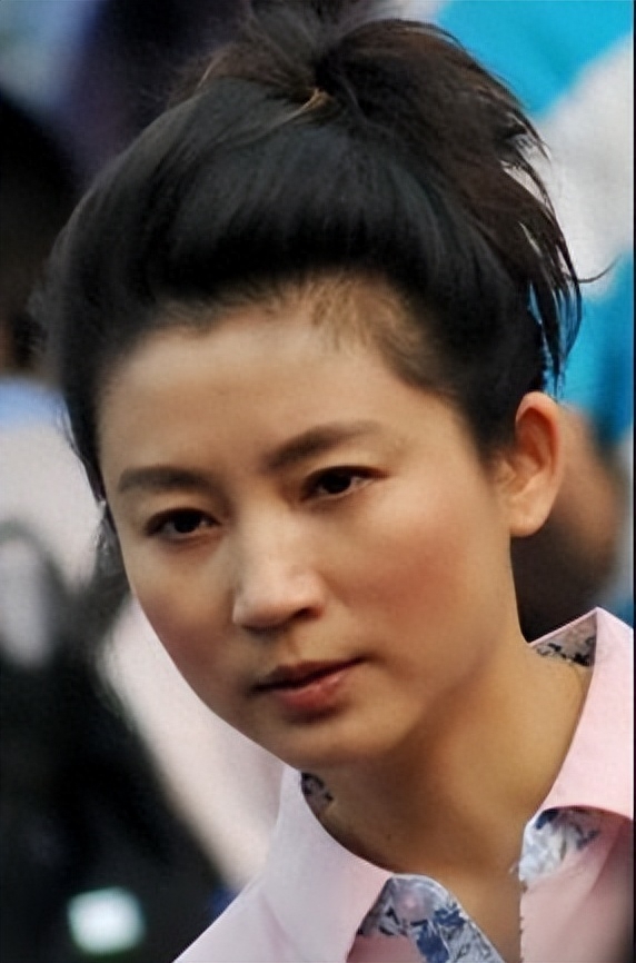 央视一姐王小丫的视频,央视主持人王小丫2000年身体状况