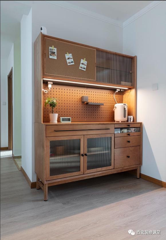 三室二厅简约大白墙原木,135平米大白墙原木风