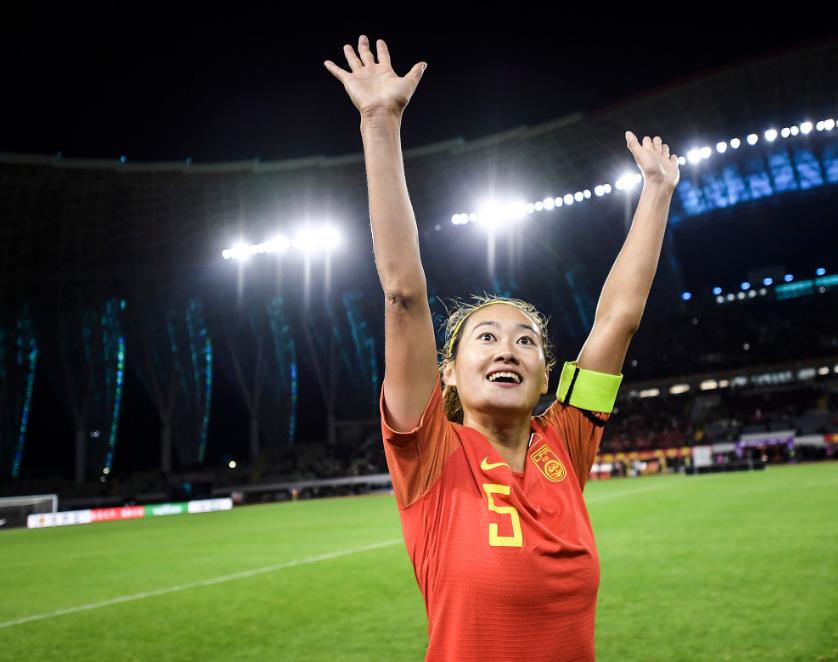 中国女足14号中卫,她是中国女篮学历最高的球员