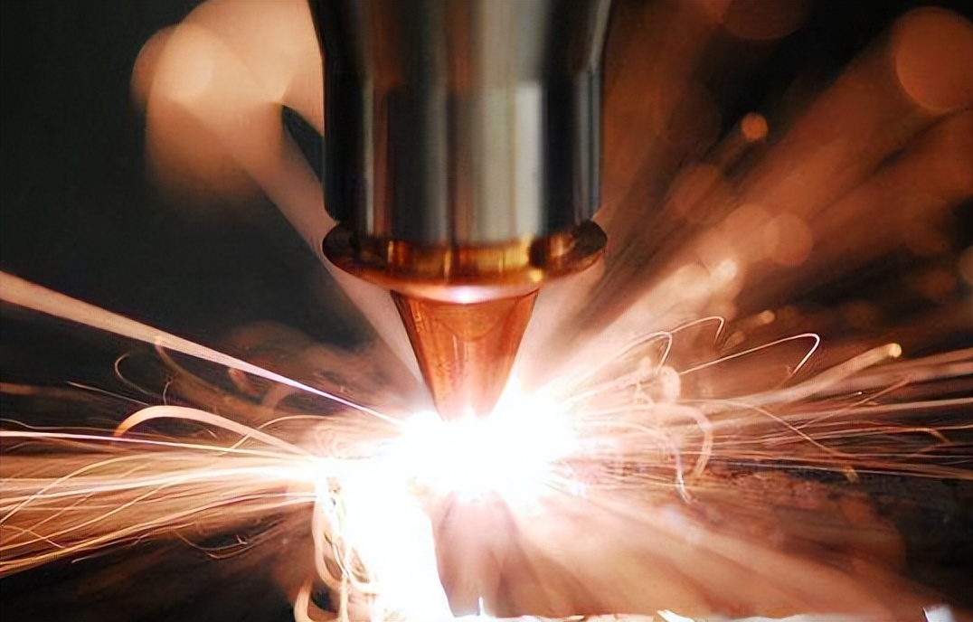 如何解决激光焊接时保护镜片烧坏