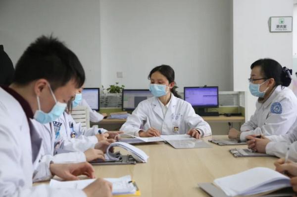 巾帼建功标兵黄小琴以先进的医疗技术医者仁心造福患者的妇科专家