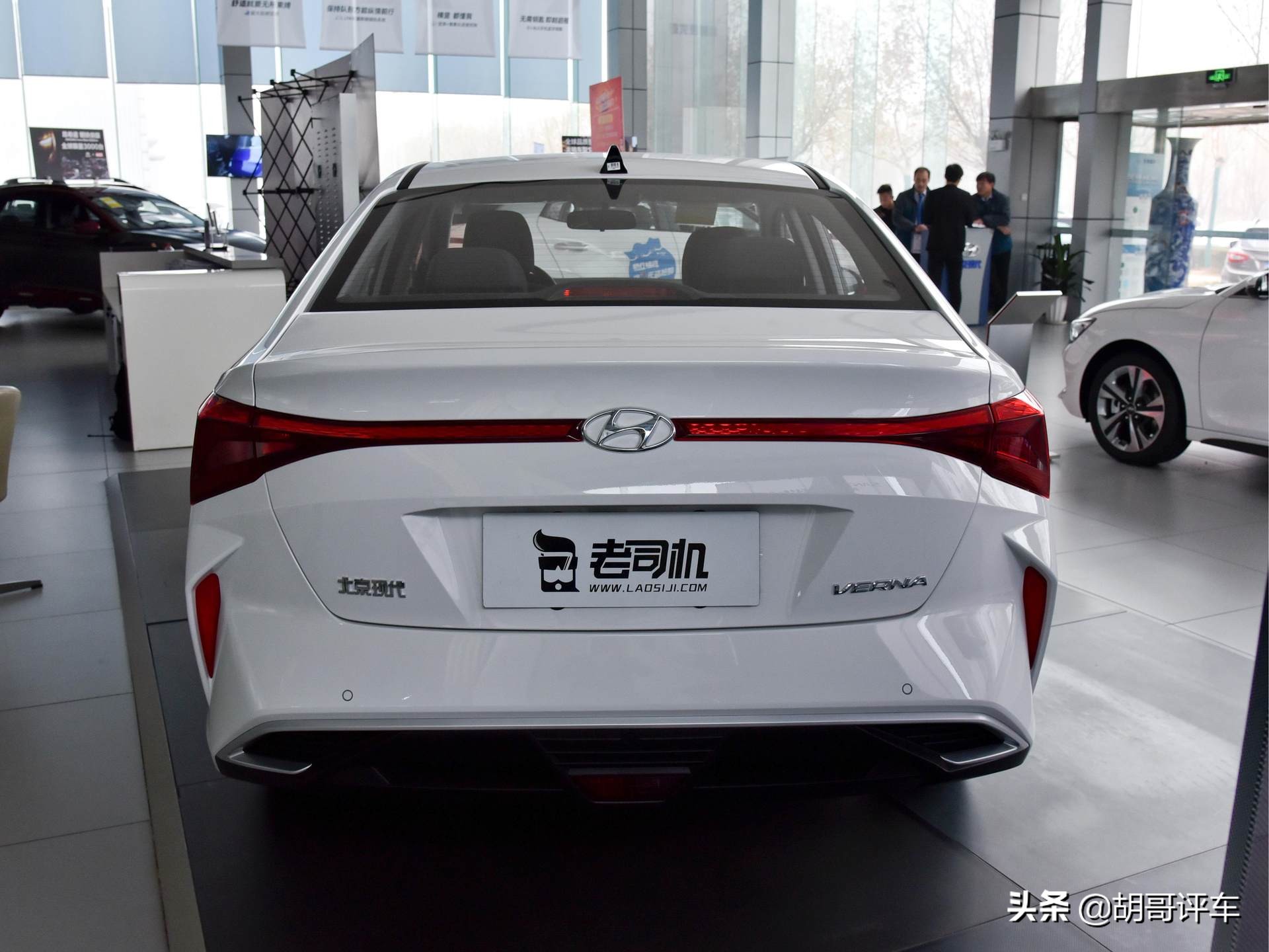 16款悦纳自动挡顶配,头灯悦纳