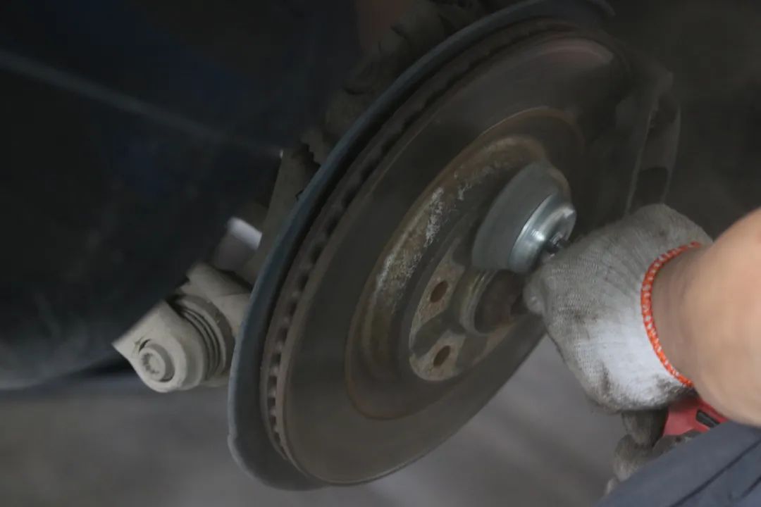 小伙100多万买宝马,小伙花了52万买了奥迪a8