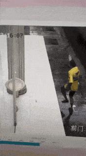 想问这姑娘衣服在哪买的,会不会挨揍?亮点