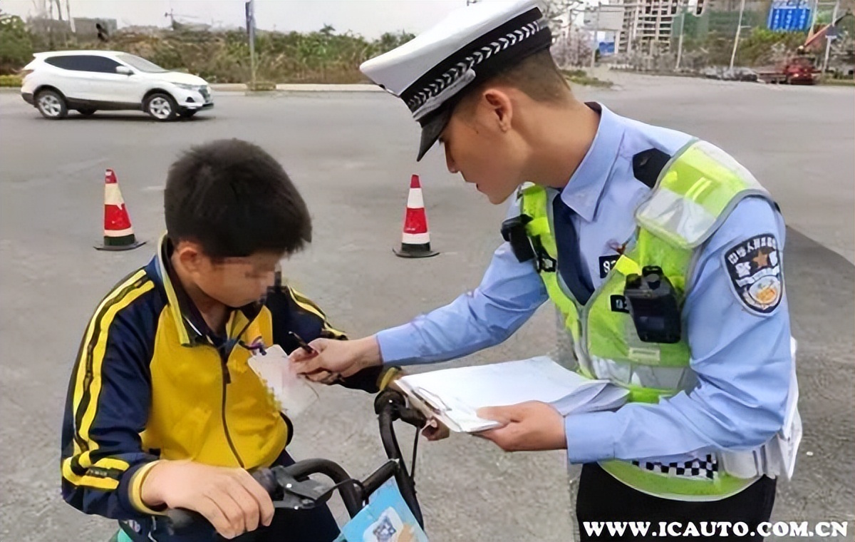 未成年骑电瓶车被车撞了怎么处理,未成年骑电动车撞车怎么处罚