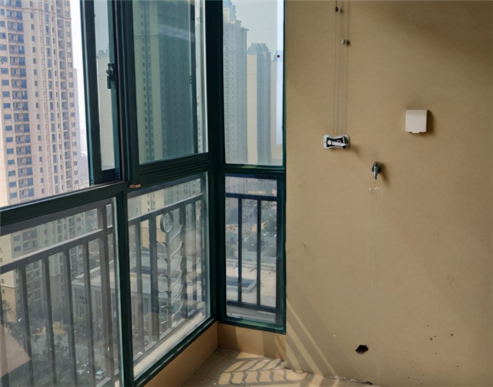 窗户关紧了怎么办,窗户关严还是漏雨怎么办