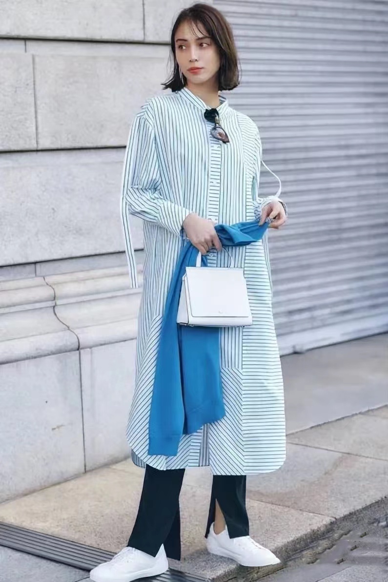 女人都该有的“长衬衫”，四种万能搭配公式，轻松get法式浪漫