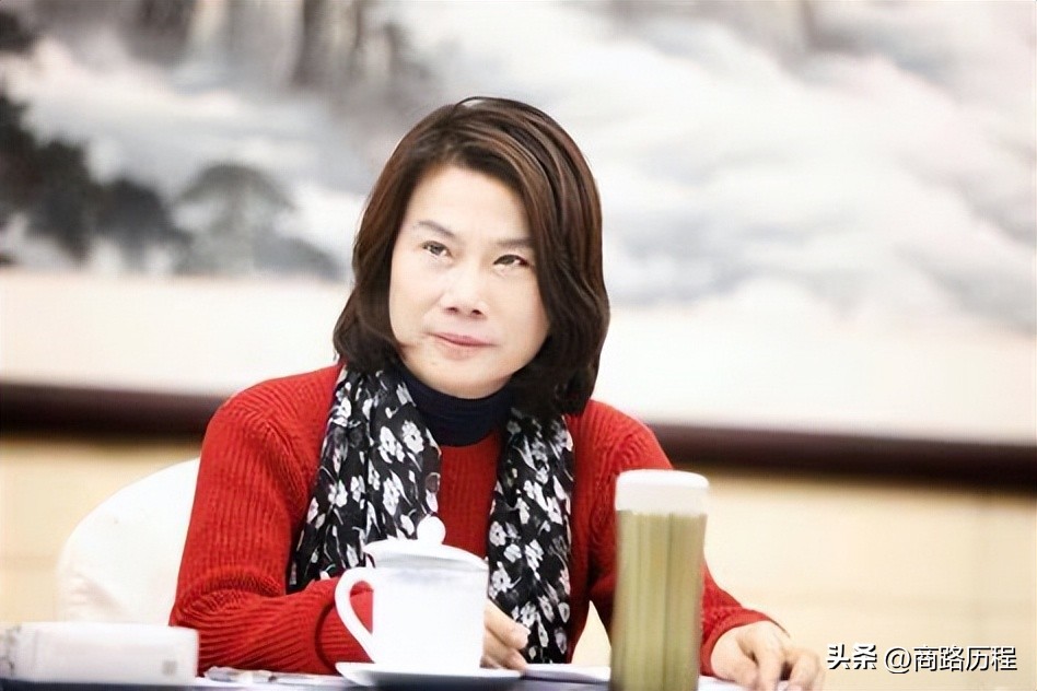 董明珠的创业经历简介,董明珠从一个家庭变成铁娘子