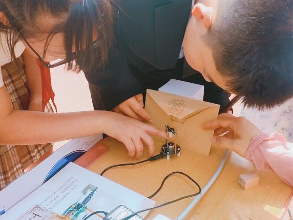 首师大育新华电附中小学部科技节隆重举行