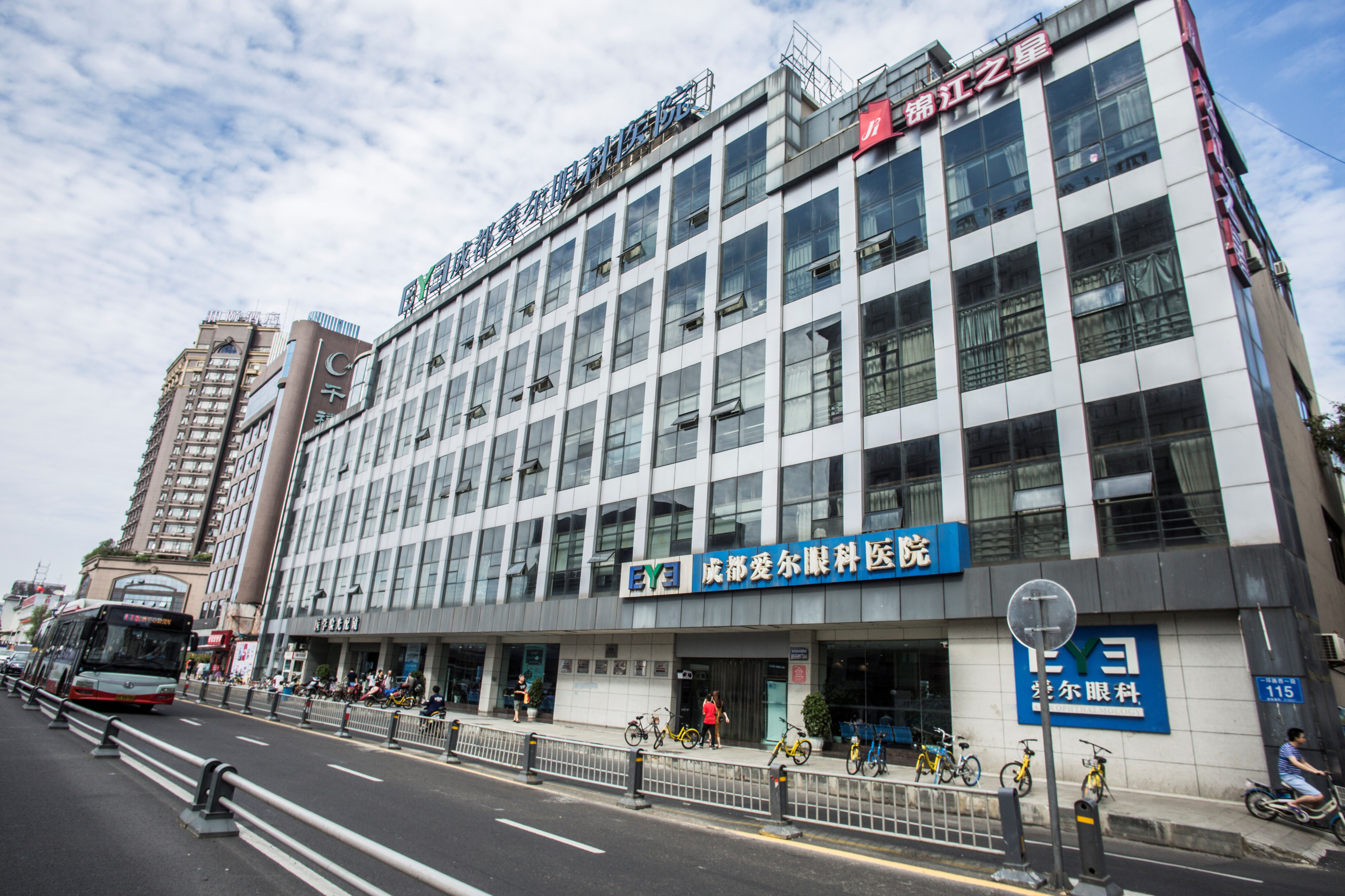 成都爱尔眼科医院技术咋样,成都爱尔眼科大学生