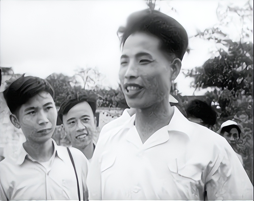鲁迅玩伴闰土：57岁病逝，留下五子，如今后代现状让人感叹