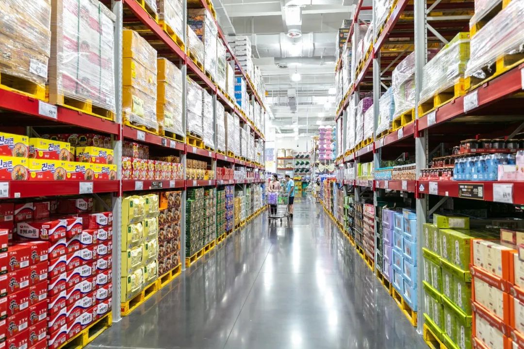 年轻人开始涌进山姆薅羊毛：买一次性卡、花5块钱找人带进……