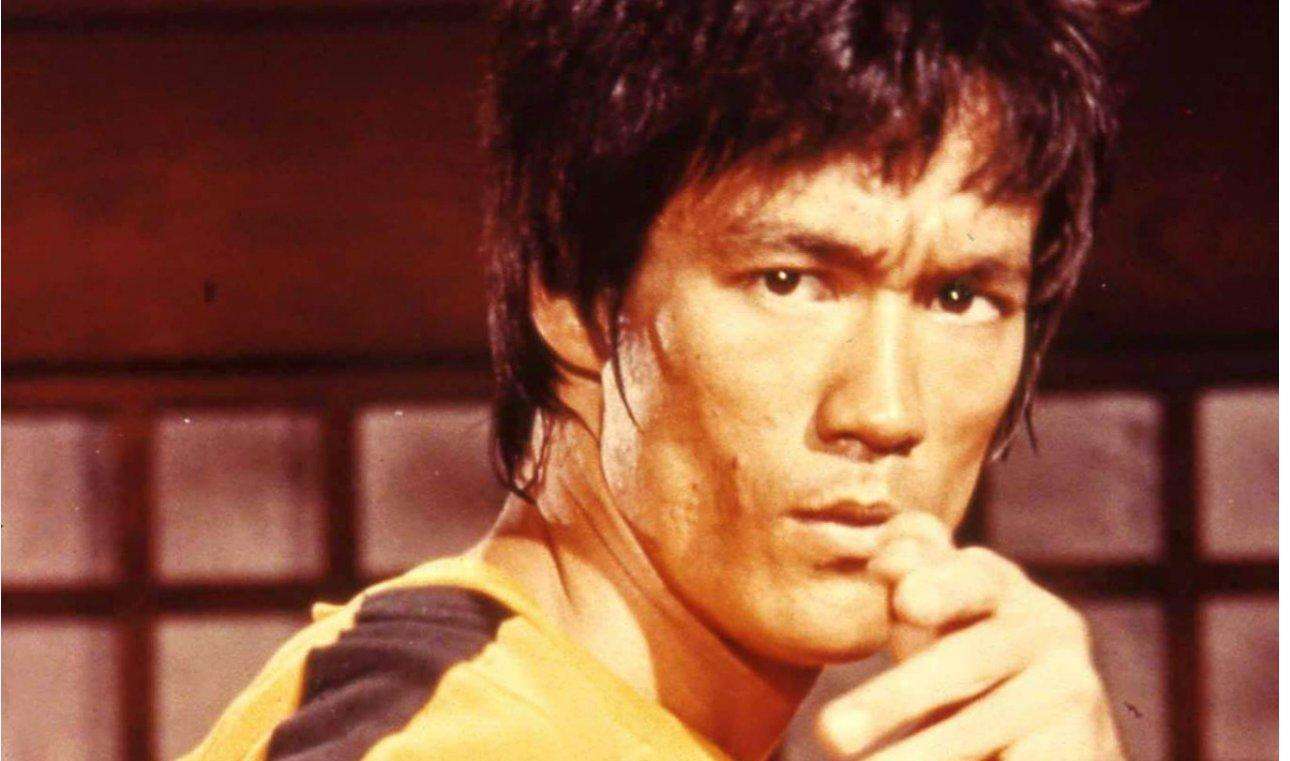 成龙是真功夫还是花拳绣腿,成龙评价李小龙的功夫是花拳绣腿