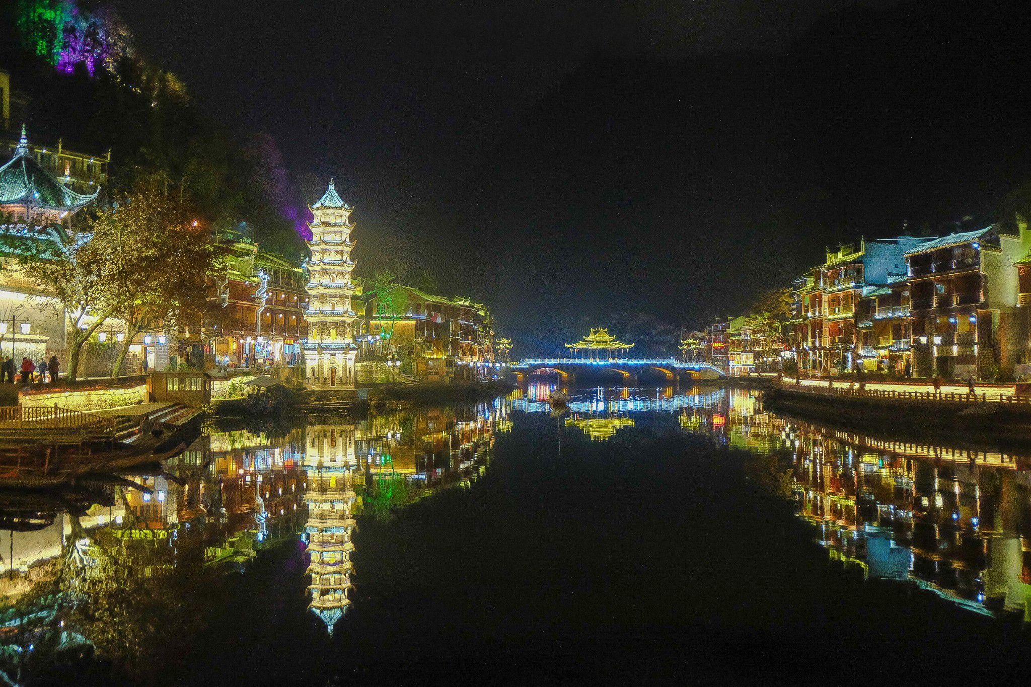 凤凰古城哪些景点需要门票免费,凤凰古城景点历史故事及传说