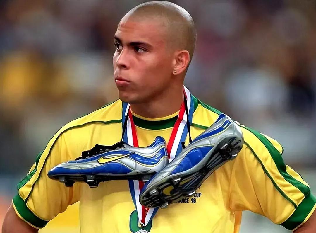 梅西足球独特之处,专业人士评价梅西足球技术