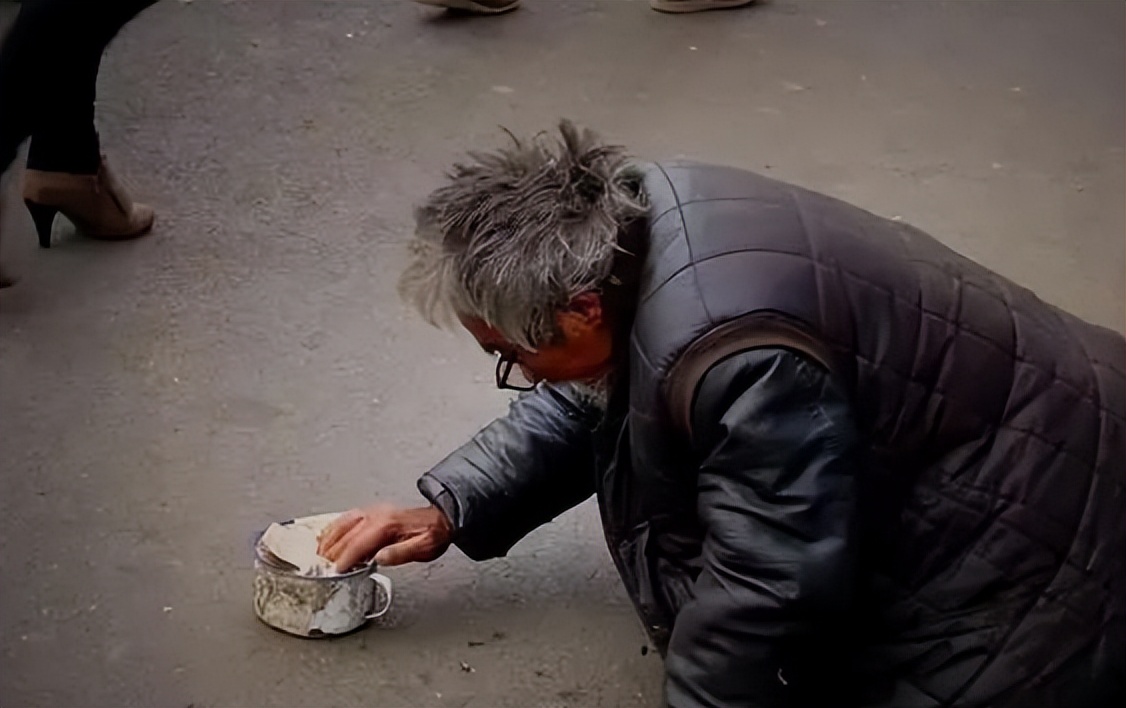 小时候的农村乞丐为什么很神秘,为什么现在还有乞丐存在