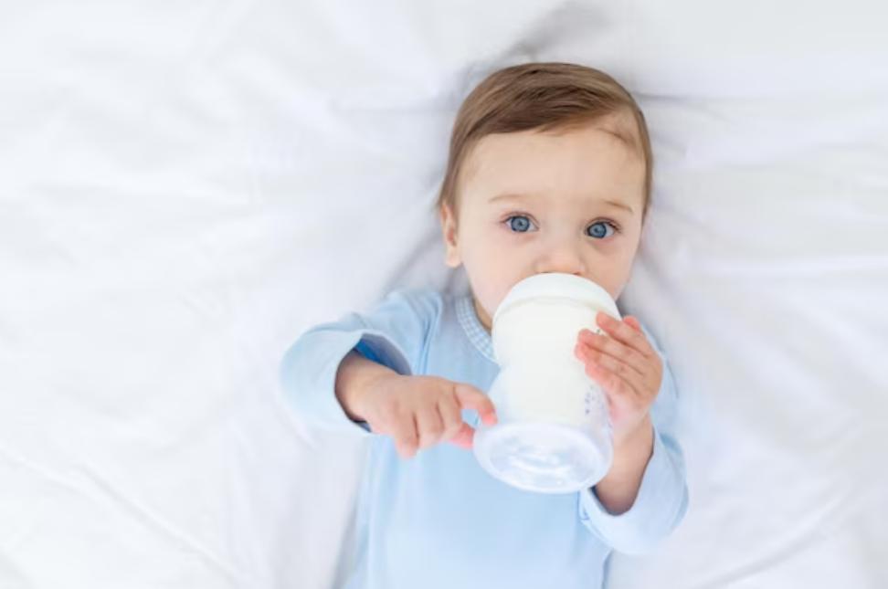 牛奶孩子什么时候喝最有营养,这个季节怎么给孩子喝牛奶