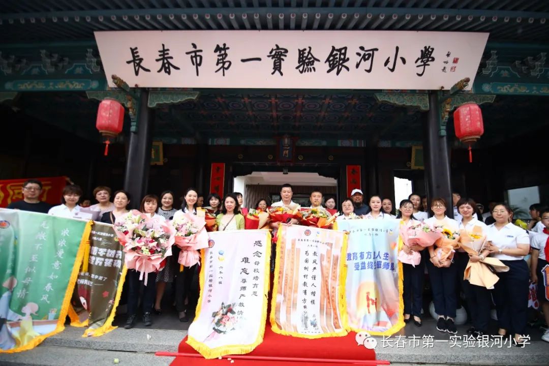 小学毕业典礼的超燃视频,最棒的小学毕业典礼