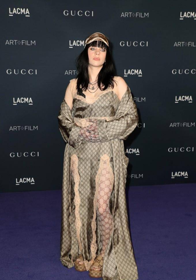 姐妹同场竞艳，肯豆完胜卡戴珊，网友：金姐就像垃圾袋蒙住一坨肉