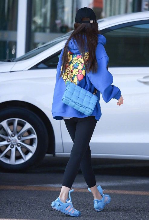 连帽卫衣鲨鱼裤显高穿搭,卫衣鲨鱼裤女款2021款网红款百搭