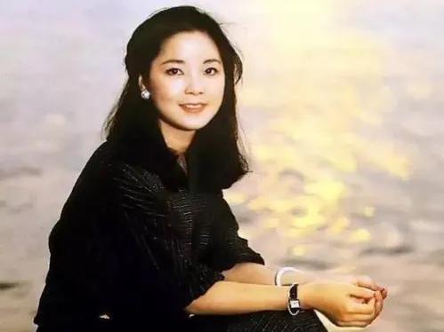 邓丽君被誉为歌甜皇后,甜歌皇后邓丽君罕见照