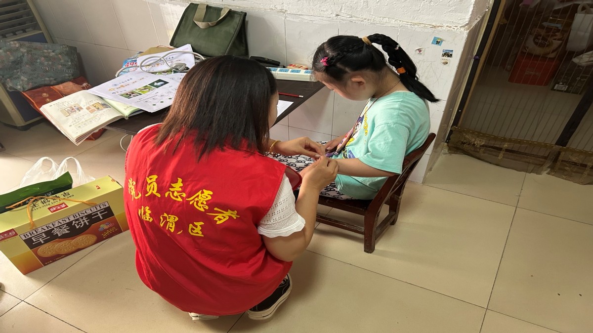 临渭区杜桥街道社工站联动各社工室开展“浓情端午，乐在其粽”主题活动