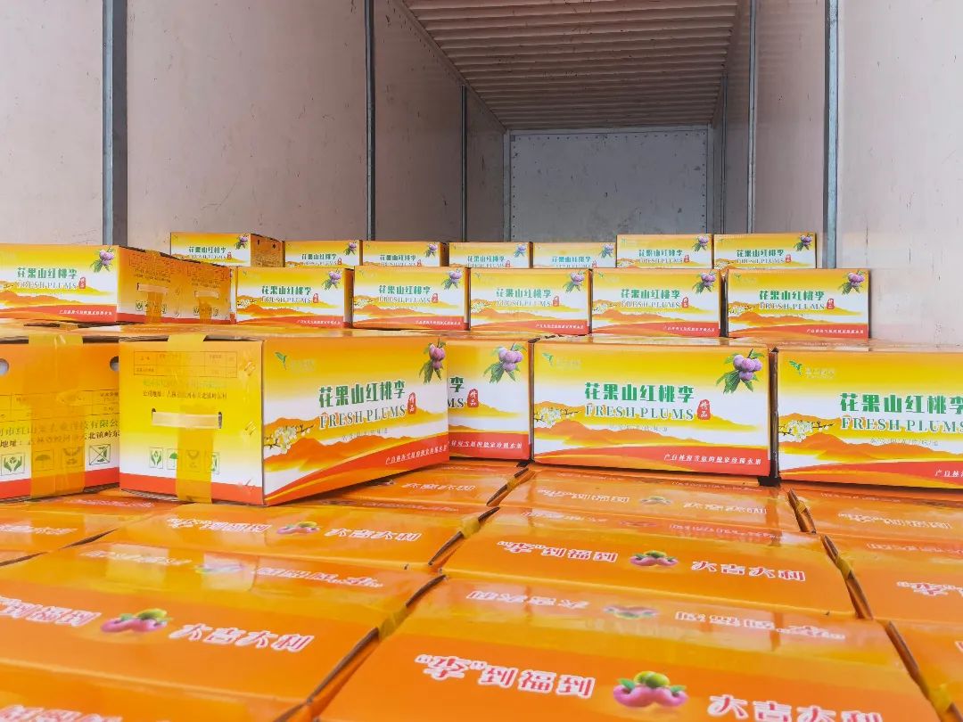 “快递+商贸”一体化服务——“圆通的快递车开进了桃形李果园”