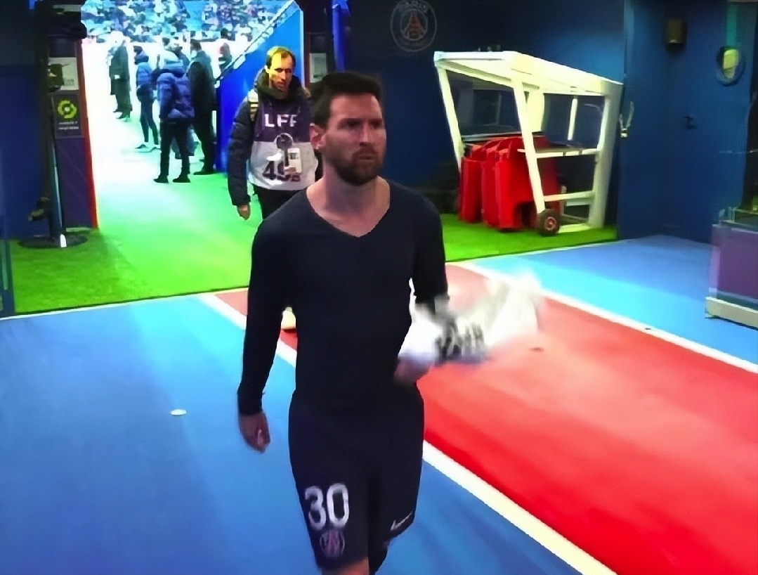 梅西被巴黎球迷嘘球星们力挺,梅西被嘘阿根廷球迷反应