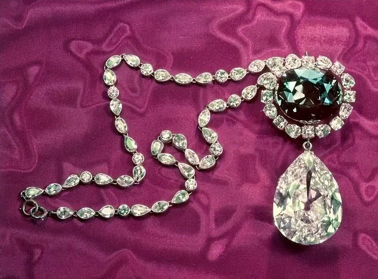 传奇钻石竟然扎堆儿这场“时尚奥斯卡”?这红毯也太贵啦!