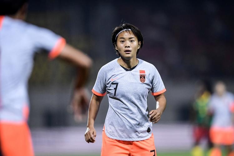 中国女足王霜惊呆外国人,中国女足王霜打破僵局