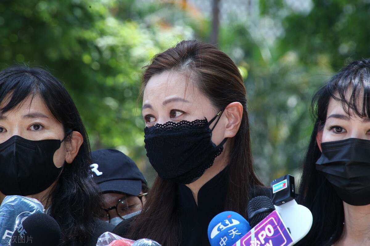 王馨平父亲及母亲,王馨平和她爸爸的视频