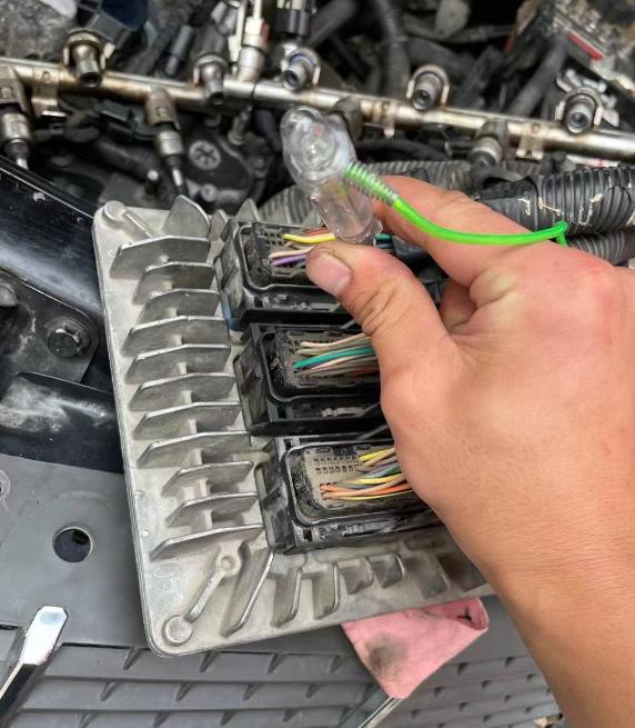 凯迪拉克换了电瓶还是无法启动,凯迪拉克srx发动机启动不了