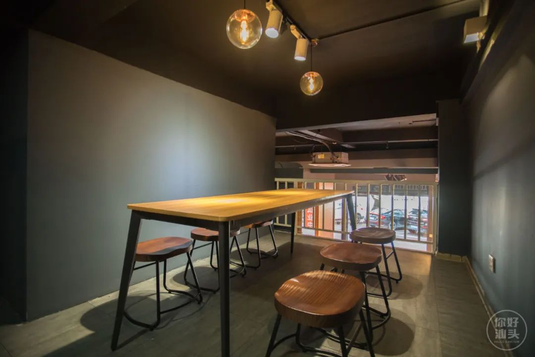 丹霞庄出现一个奇怪阿叔，一万块的店租竟卖起一元一只大鸡腿