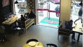 地铁上看到女朋友怎么办,地铁上怎么提醒女朋友