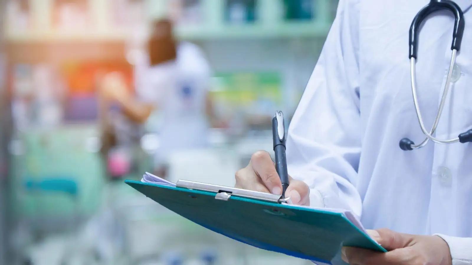 “旁边有人，就会尿不出来”是怎么回事？是病吗？听听医生怎么说