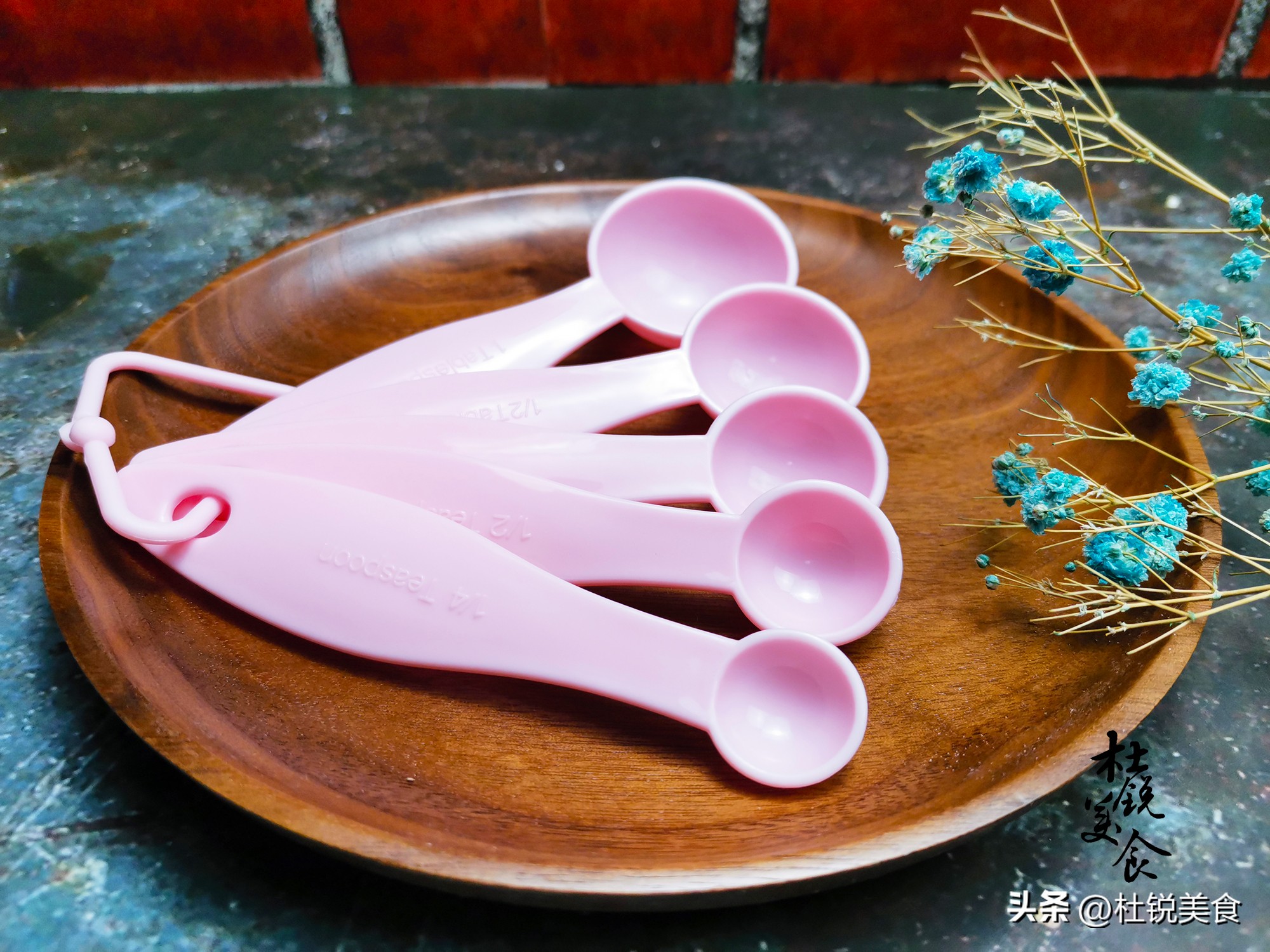 新手学烘焙需不需要买厨师机,新手学烘焙要不要到连锁店