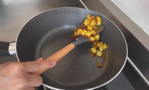 什么材质的锅不粘锅又耐用,刚买回来的锅好用又不粘锅无烟