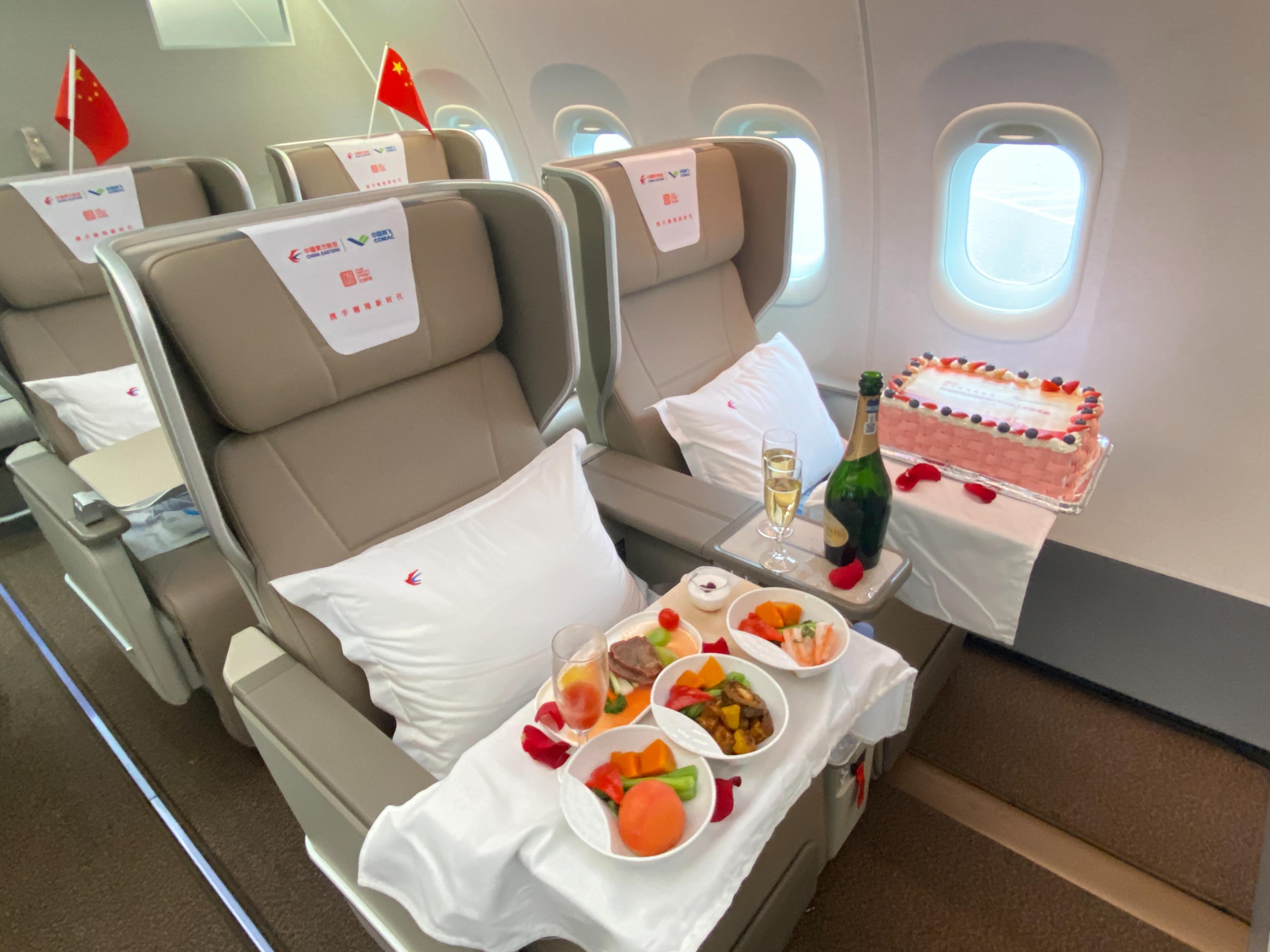 国产大飞机c919正式交付东方航空,国产大飞机c919首飞内部视频