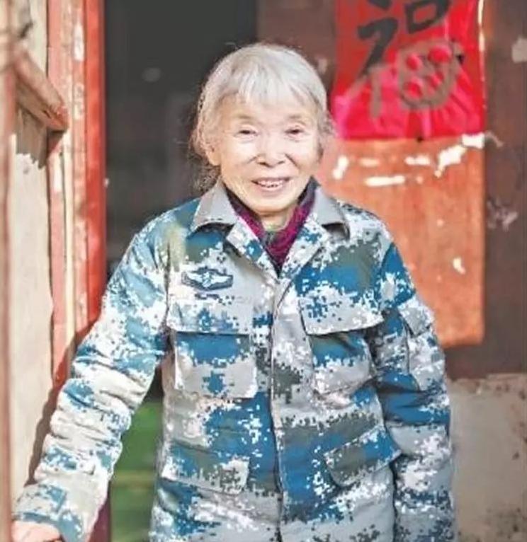 中国第一批女伞兵马旭,中国第一批女空降兵马旭有孩子吗