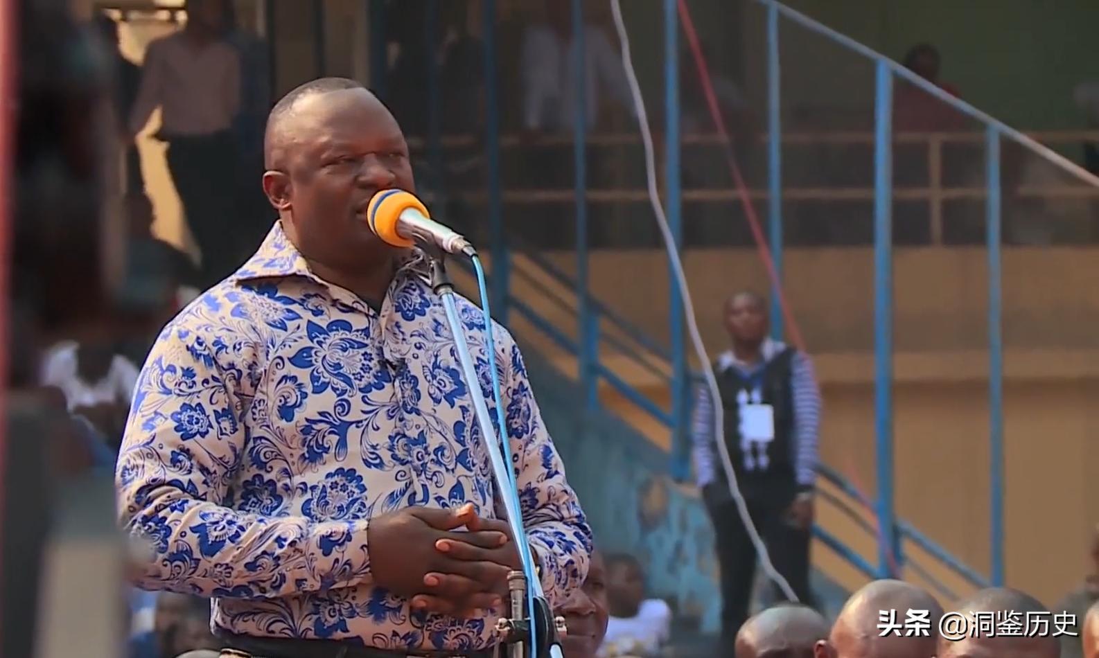 2018年非洲“先知”卖万能神药,用柠檬水兑汽油,一年狂捞1000万