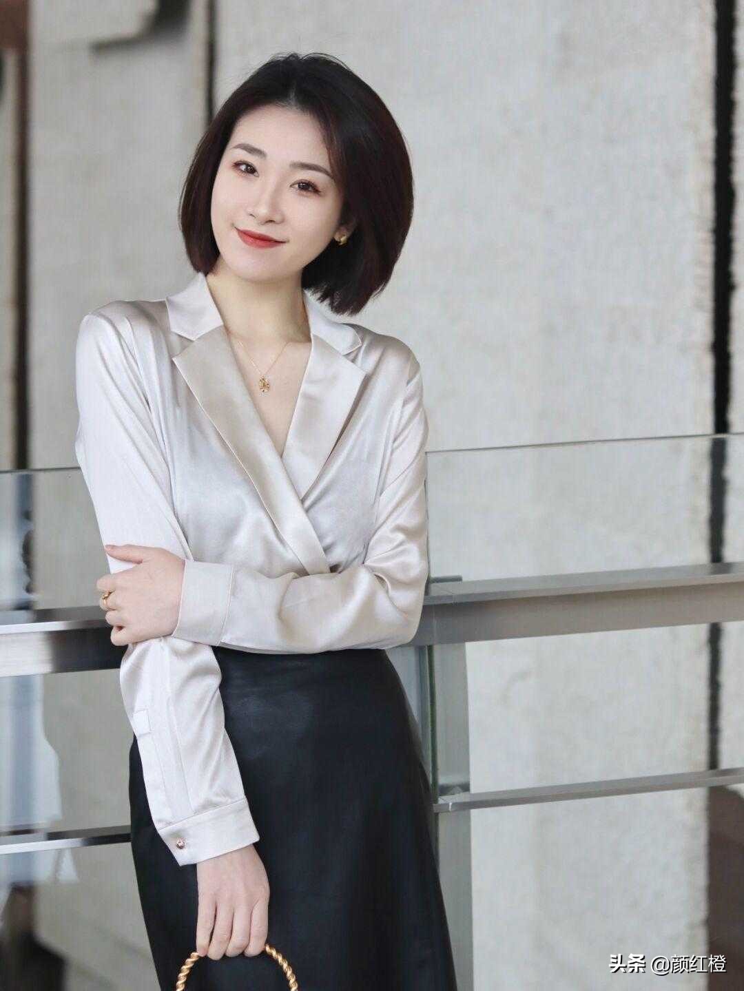 今年流行的职场穿搭女士,明亮色职场风穿衣搭配