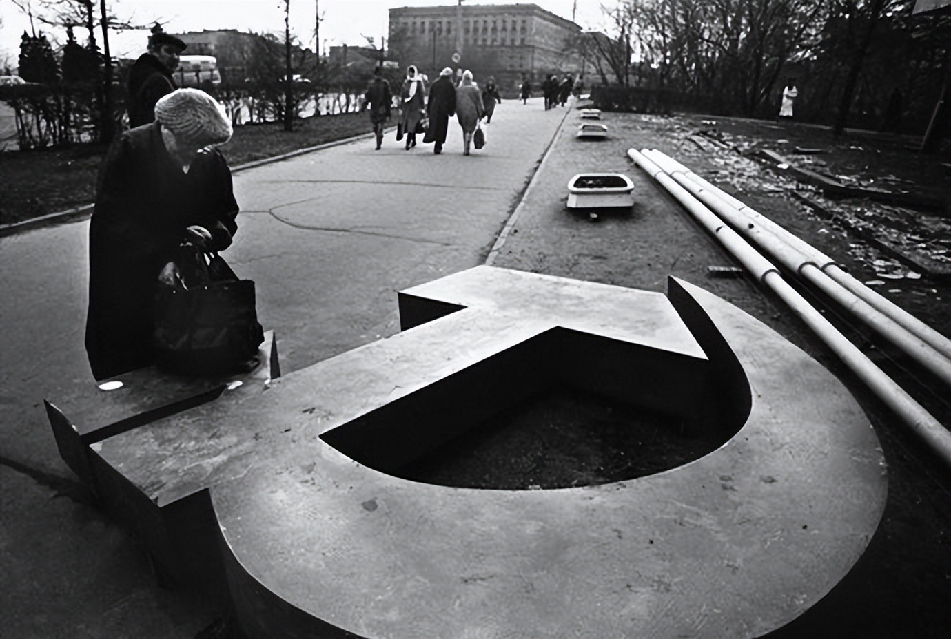 美国挖出来的东西,美国挖了一个最大的坑