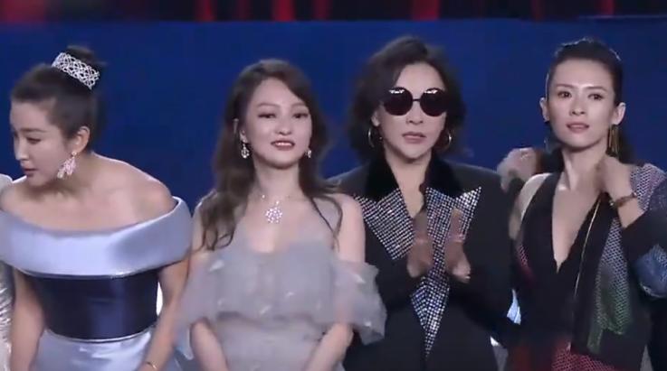 人走茶凉苏芒：封杀唐嫣被章子怡踹掉，毁伊能静婚礼被洪晃暗讽