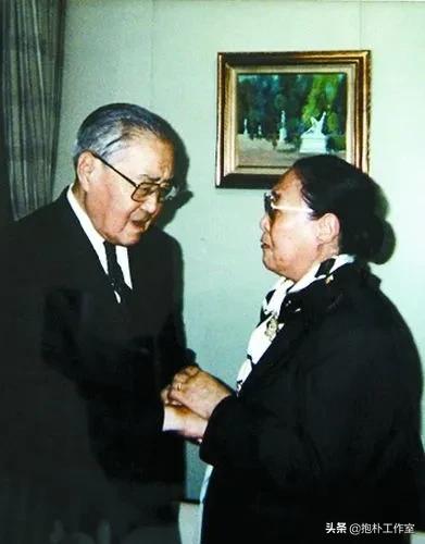 蒋介石败走台湾时，为何执意带走末代衍圣公，孔子后人有何遗秘？